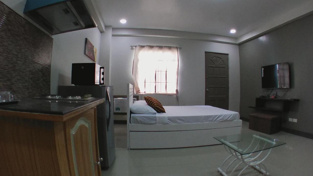 Beinte Singko de Marso Apartments Candon Buitenkant foto