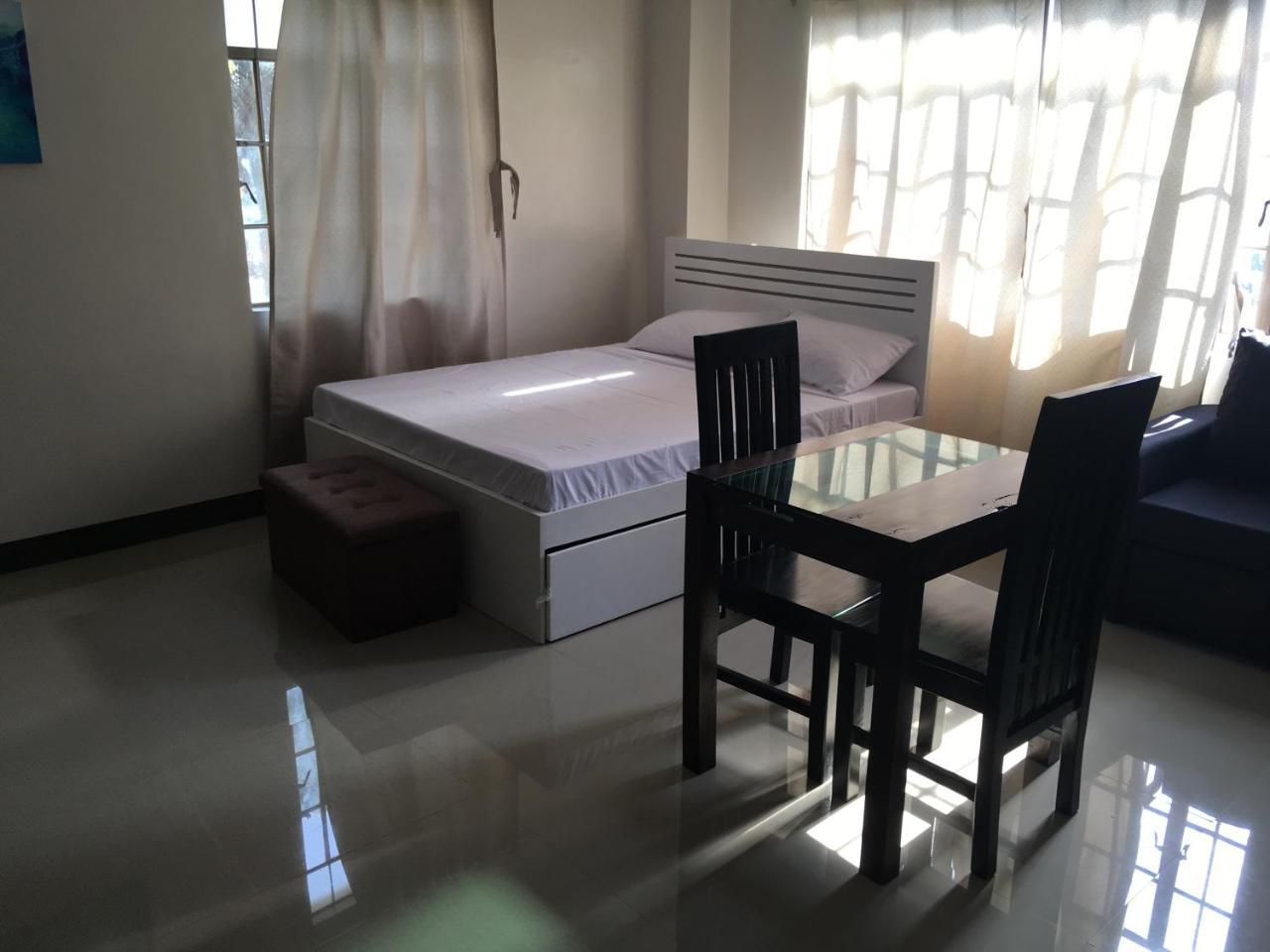 Beinte Singko de Marso Apartments Candon Buitenkant foto