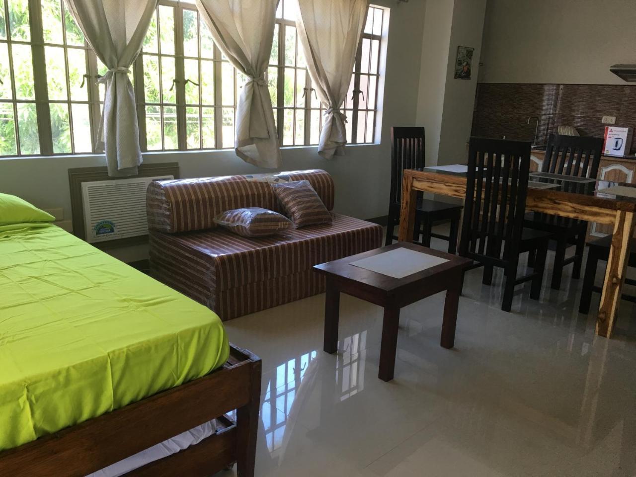 Beinte Singko de Marso Apartments Candon Buitenkant foto