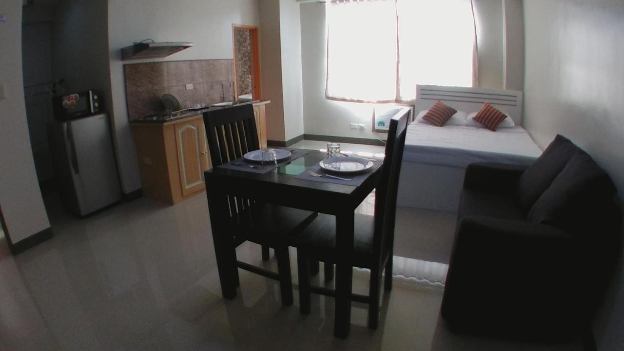 Beinte Singko de Marso Apartments Candon Buitenkant foto