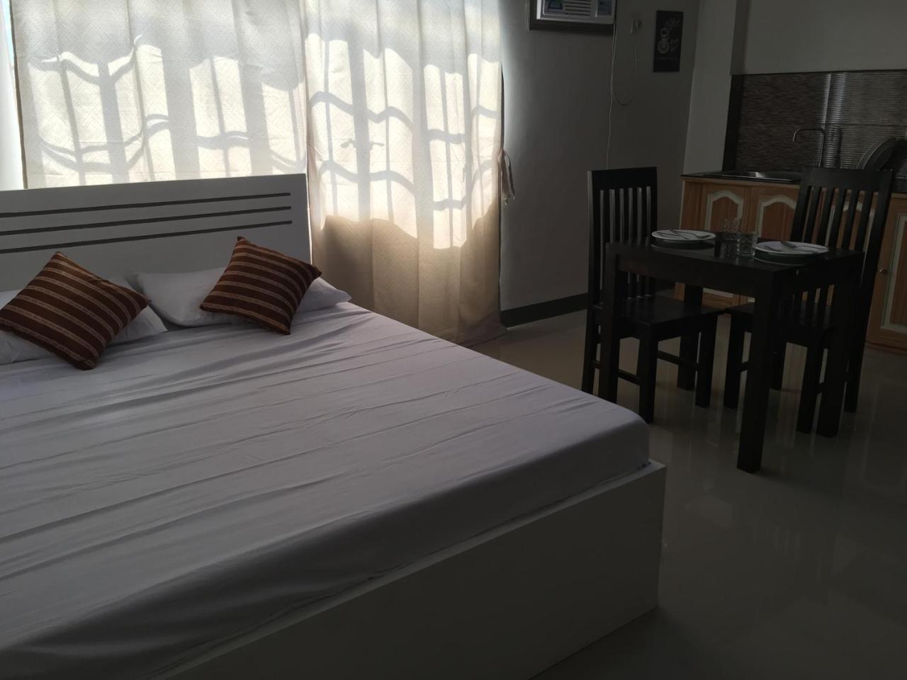 Beinte Singko de Marso Apartments Candon Buitenkant foto