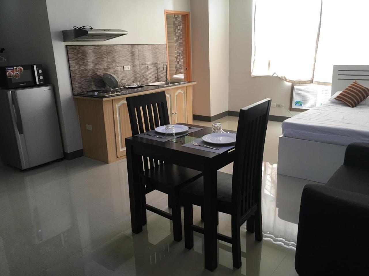 Beinte Singko de Marso Apartments Candon Buitenkant foto