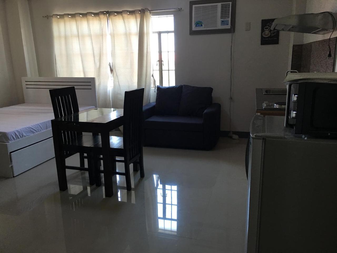 Beinte Singko de Marso Apartments Candon Buitenkant foto