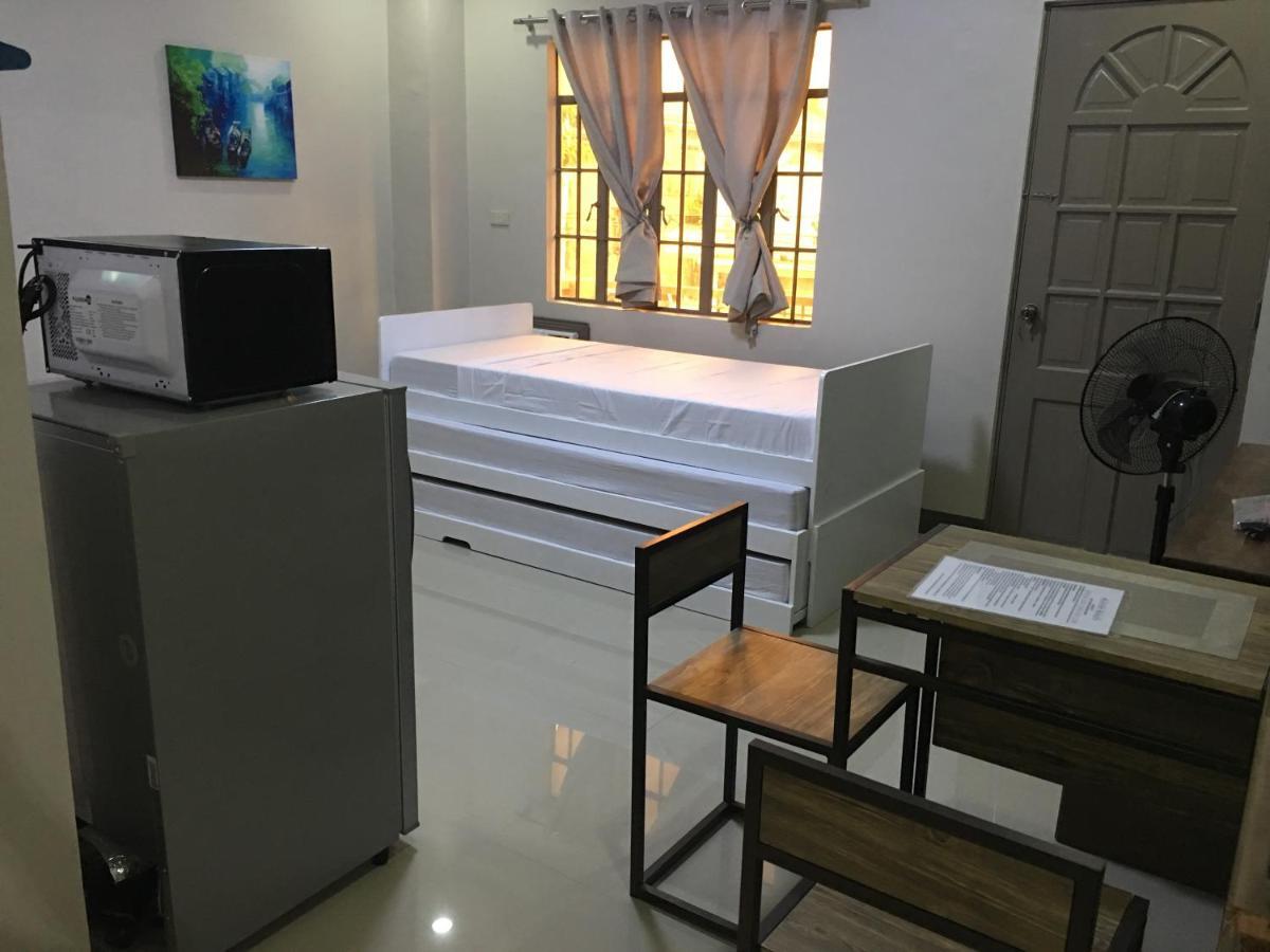 Beinte Singko de Marso Apartments Candon Buitenkant foto